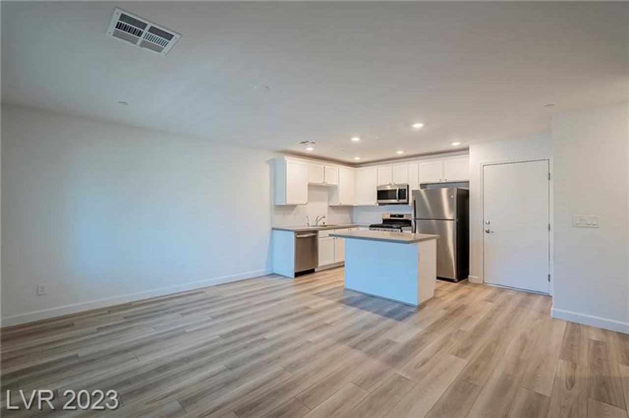 689 Omaggio Pl - Photo 3 of 32