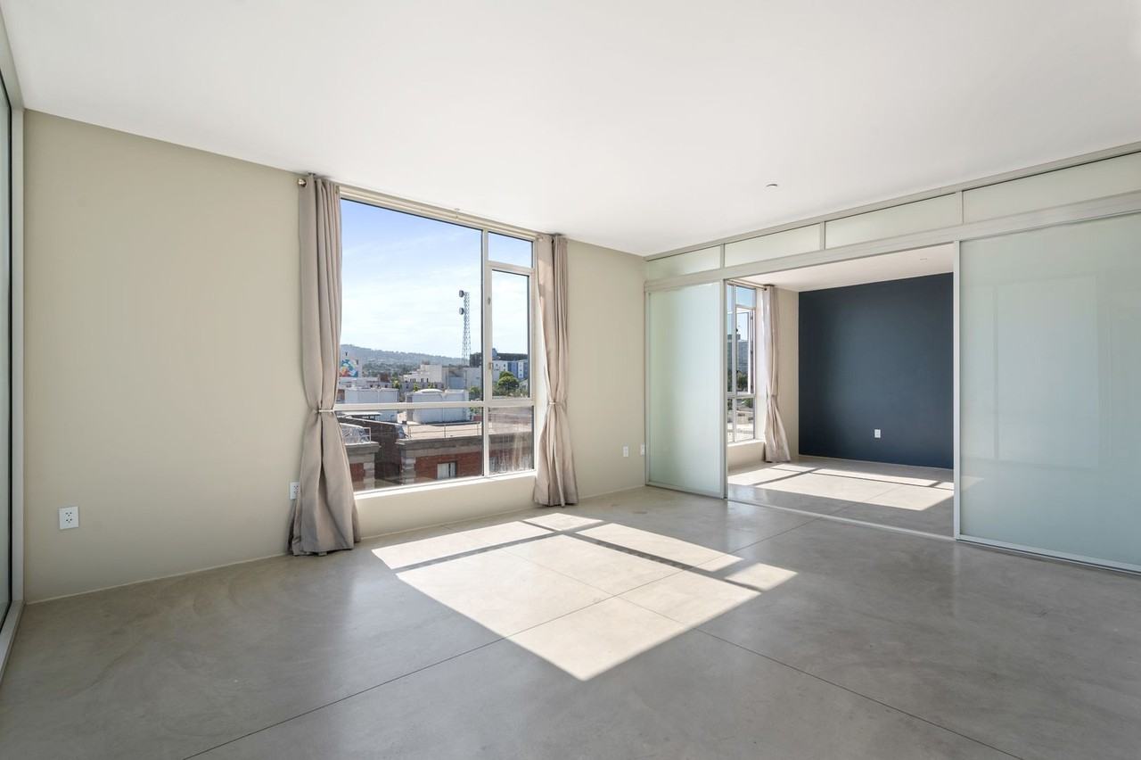 285 W 6th St #518 - Photo 4 of 30