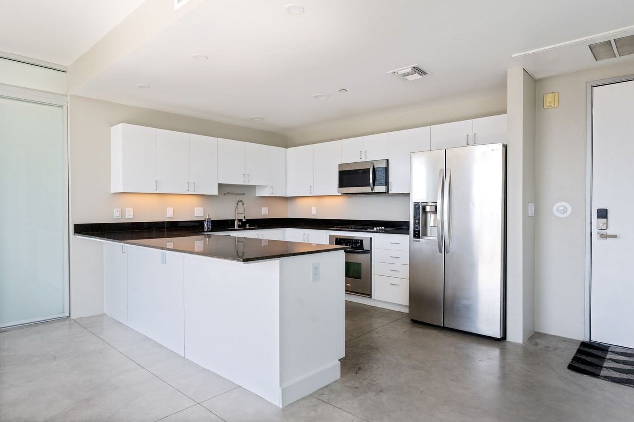 285 W 6th St #518 - Photo 2 of 30