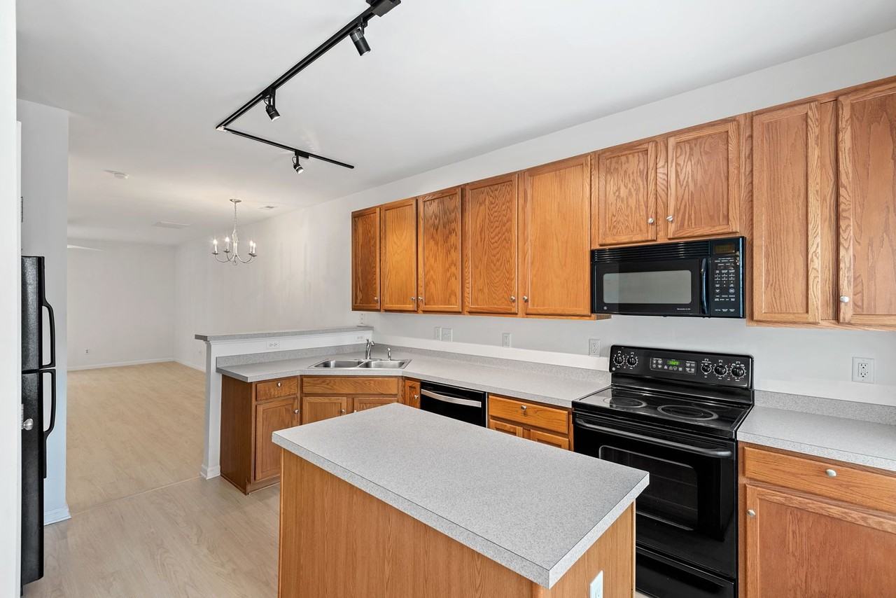 1310 Holly Grove Way - Photo 3 of 23