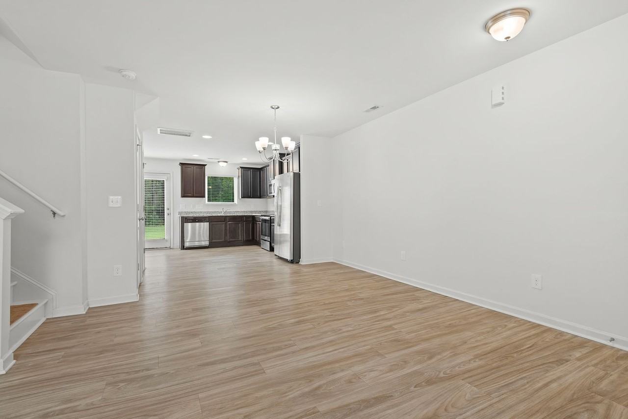 890 Saratoga Drive - Photo 3 of 21