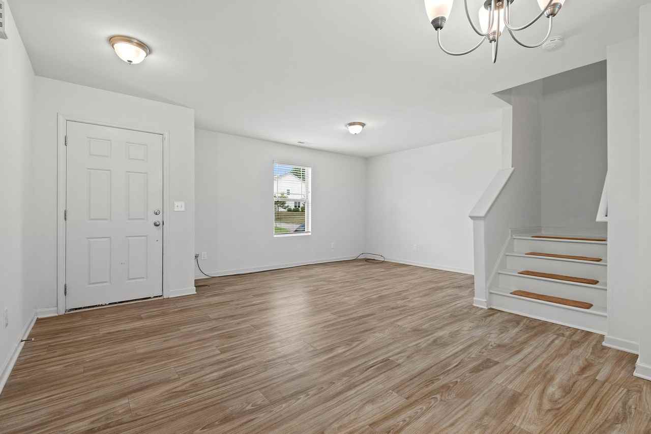 890 Saratoga Drive - Photo 4 of 21