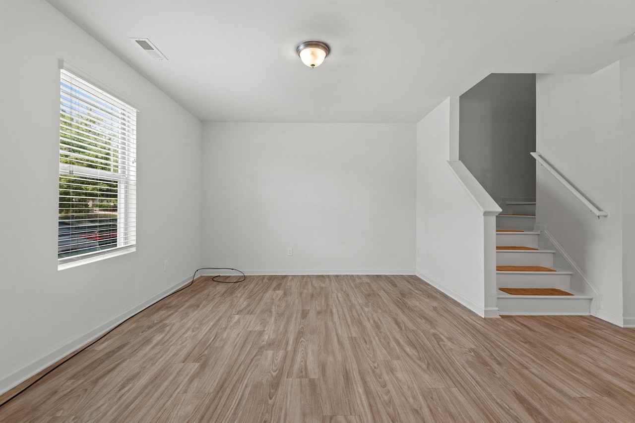 890 Saratoga Drive - Photo 5 of 21