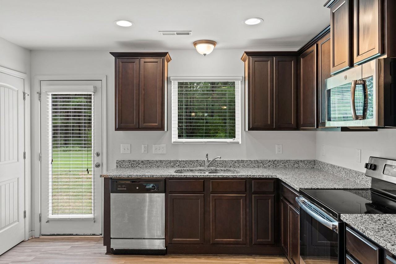 890 Saratoga Drive - Photo 7 of 21