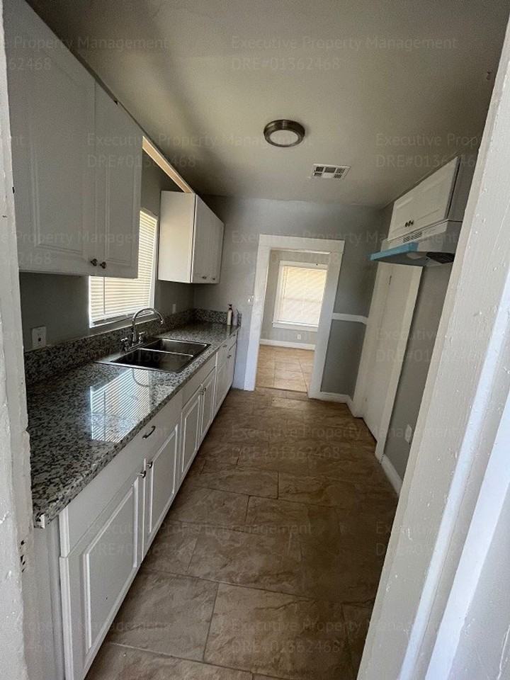 2800 Q St - Photo 3 of 4