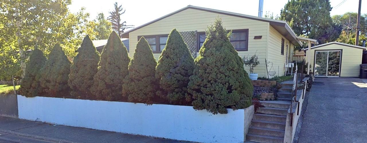 1080 Halsey St - Photo 2 of 2