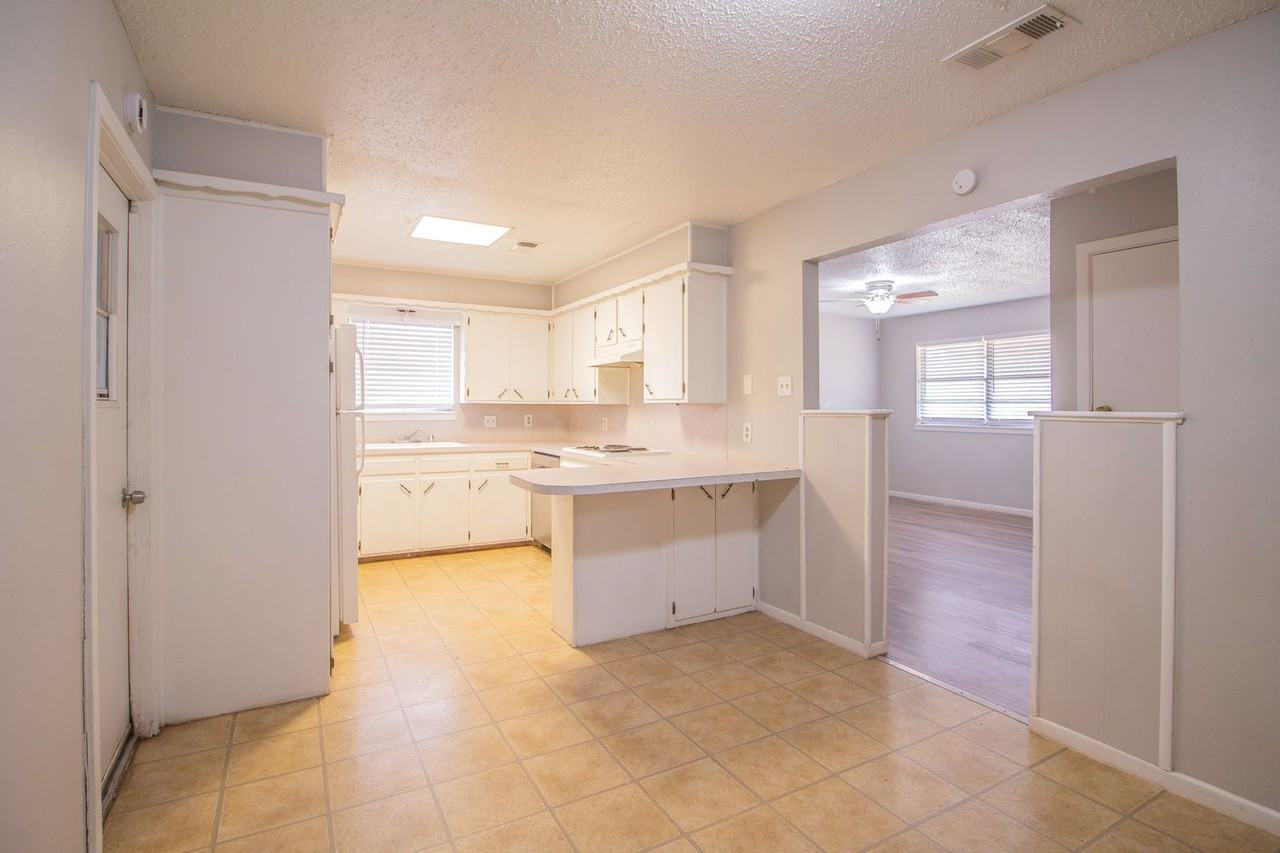 3502 25th St - Photo 6 of 14