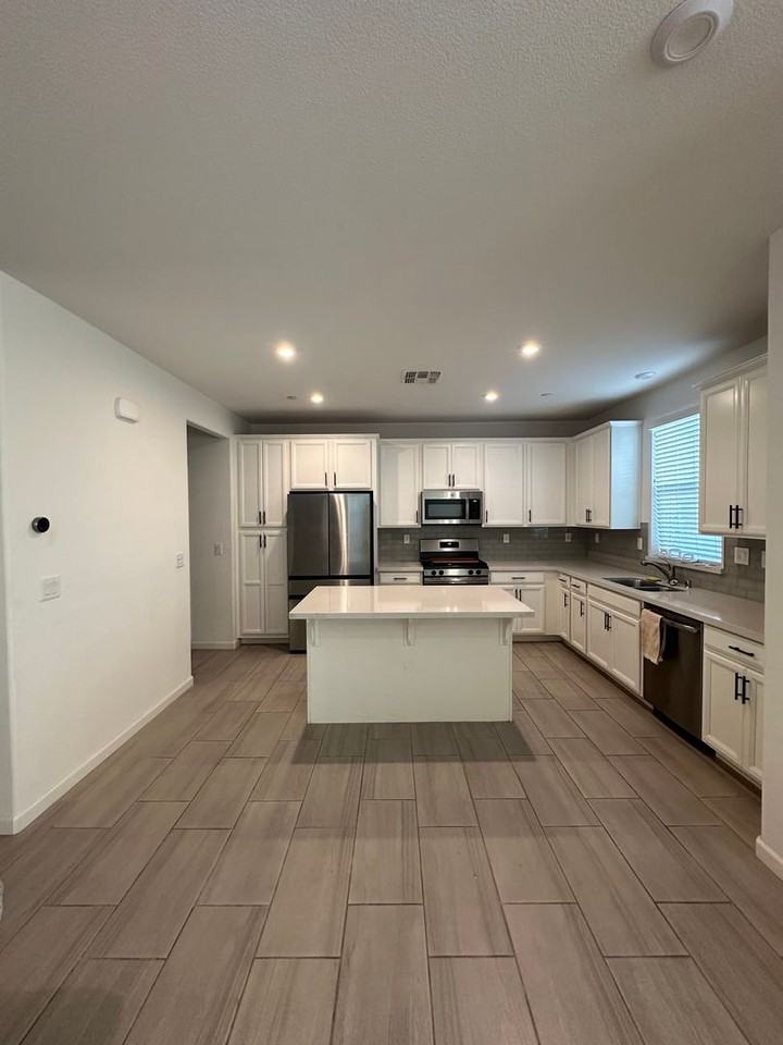 1316 Ironside Pl - Photo 2 of 14