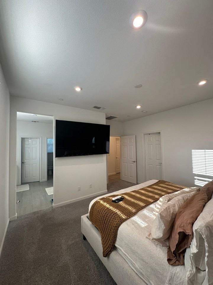 1316 Ironside Pl - Photo 4 of 14