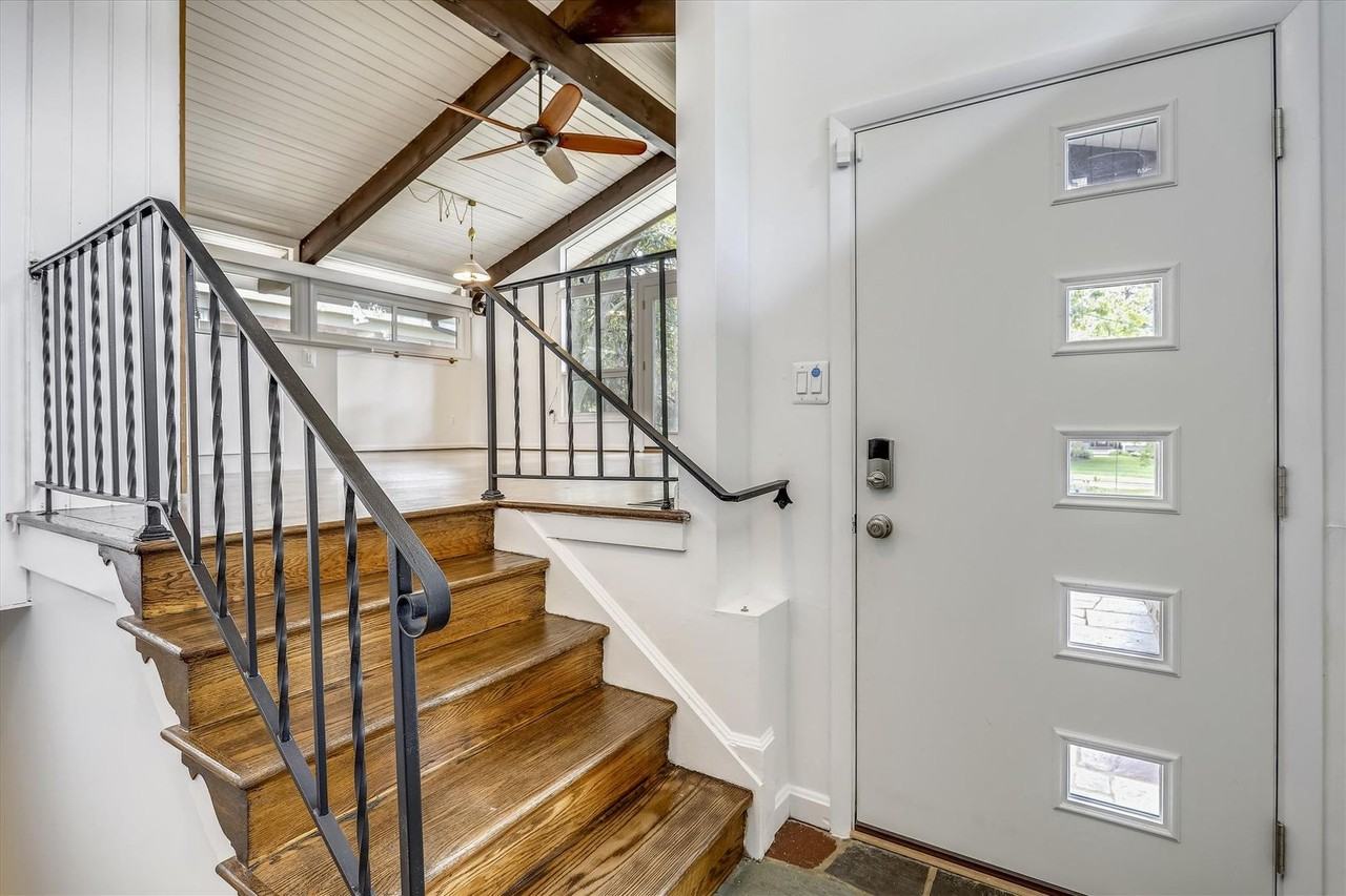 5511 Huntington Pkwy - Photo 2 of 50