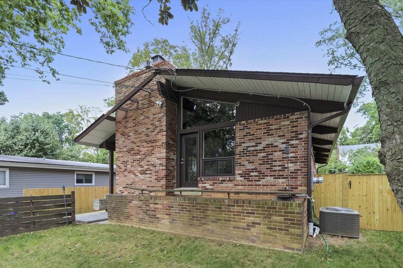 5511 Huntington Pkwy - Photo 4 of 50