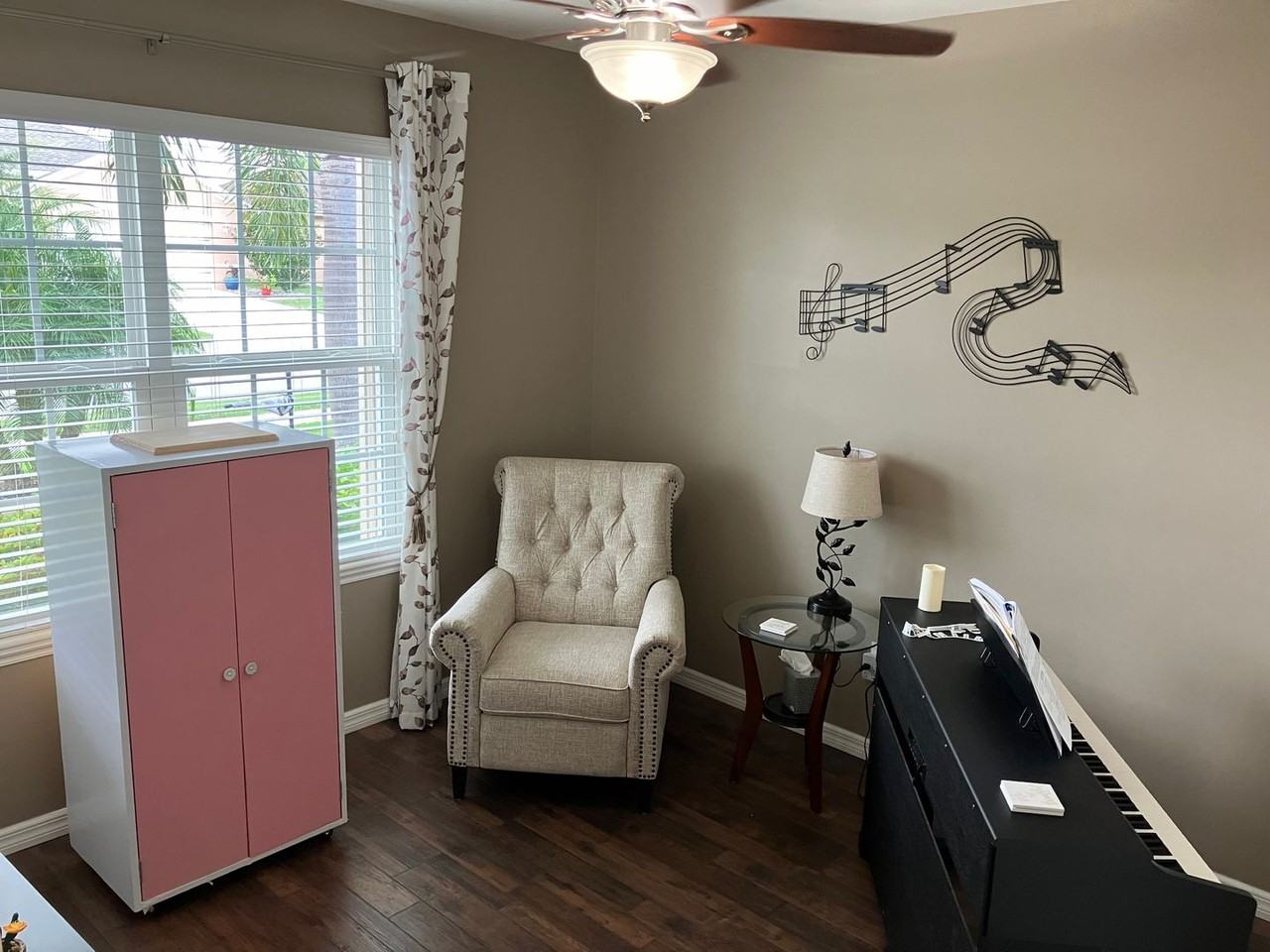 7436 Mikasa Dr - Photo 3 of 28