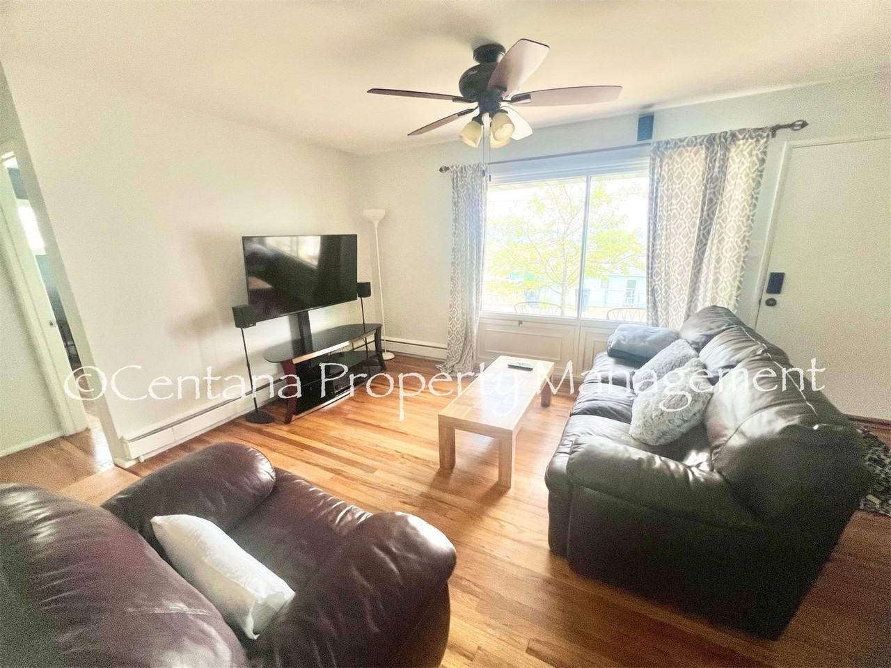 715 8th St - Photo 4 of 31