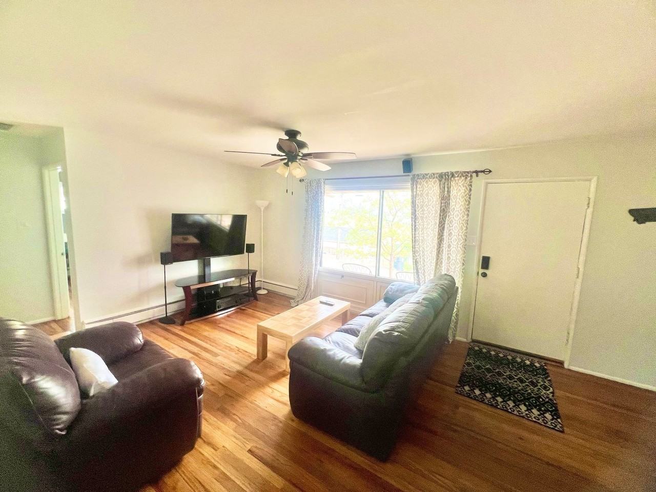 715 8th St - Photo 5 of 31