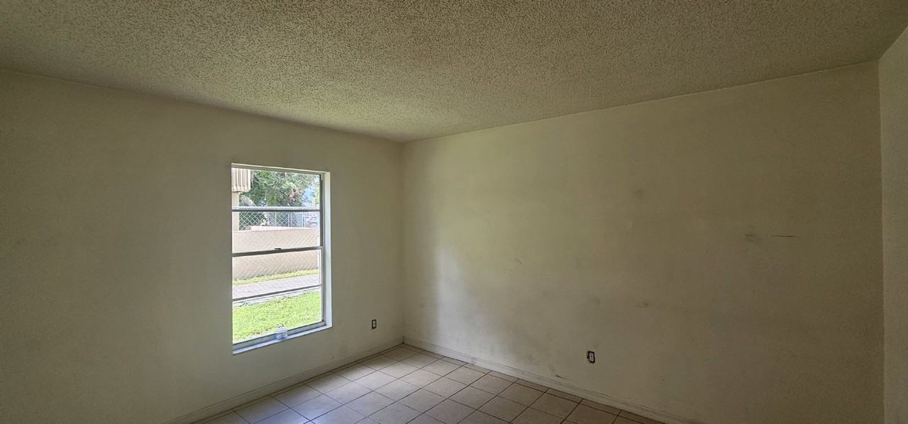 4213 9th St E - Photo 3 of 6