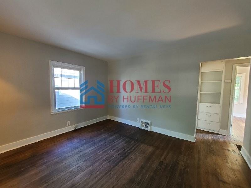 1032 Covert Ave - Photo 4 of 11