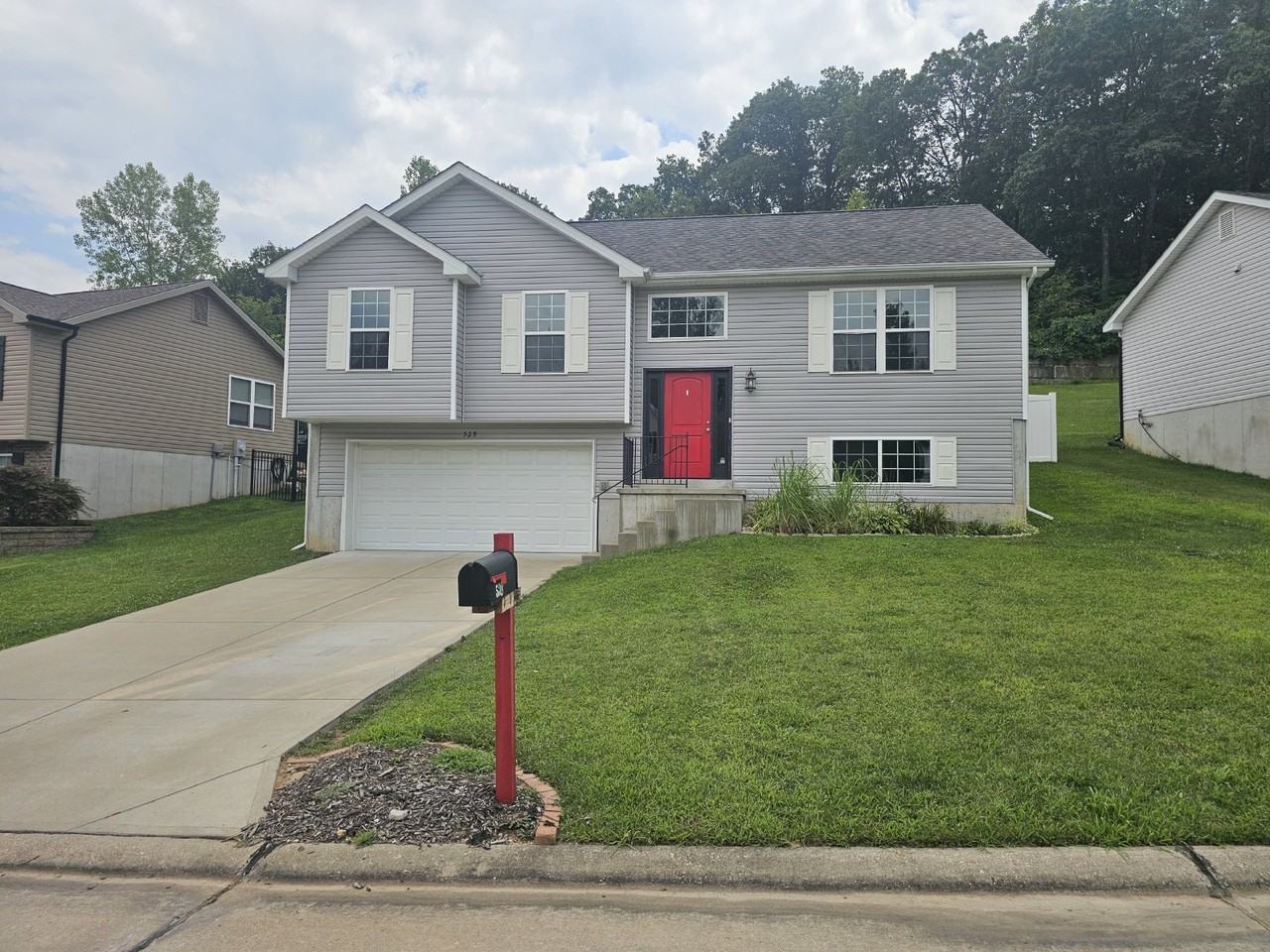 528 Conestoga Dr - Photo 2 of 16