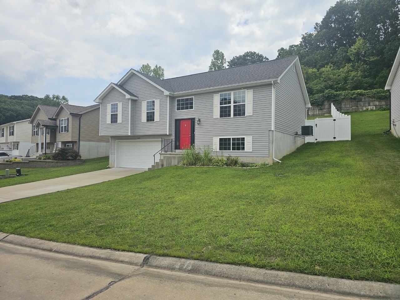 528 Conestoga Dr - Photo 3 of 16