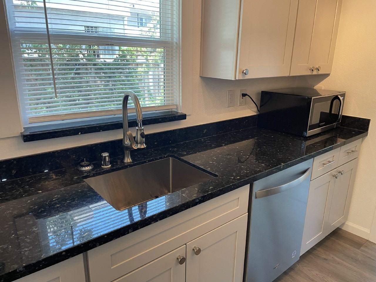 1430 Oakland Blvd - Photo 4 of 18