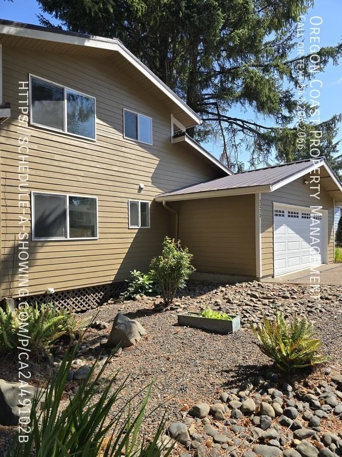 2573 Ne Crestview Ln - Photo 3 of 50