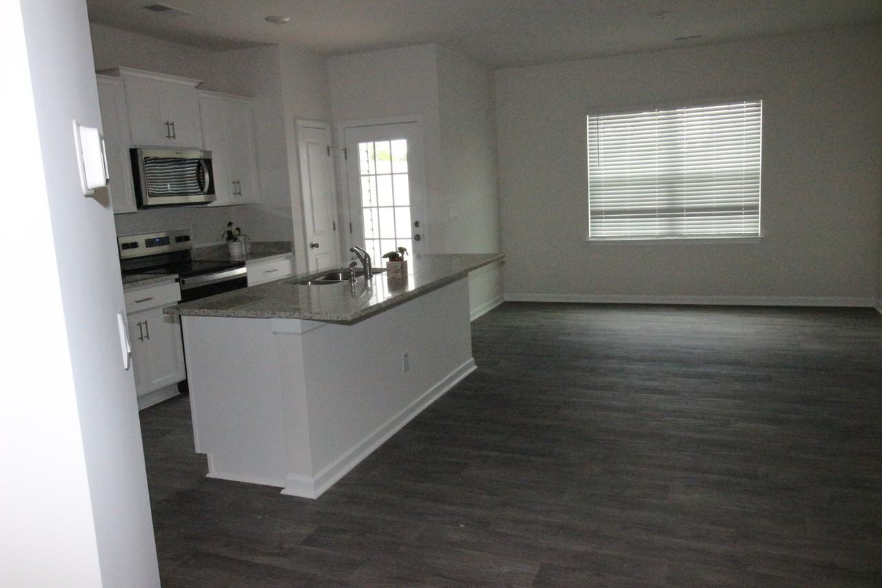 1185 Evelynnview Ln #1185 - Photo 2 of 24