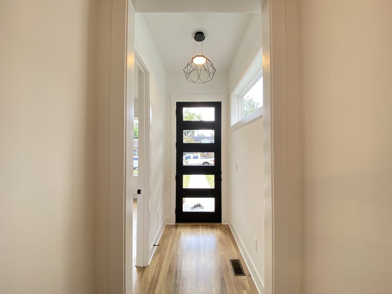 902B Knox Ave #NA - Photo 5 of 48