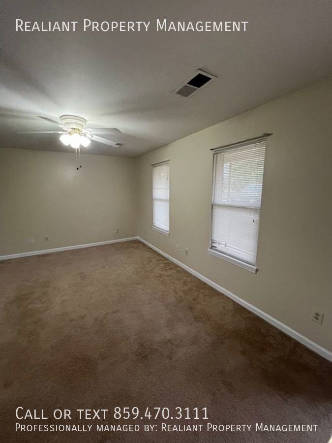 102 W Joann Dr - Photo 3 of 17