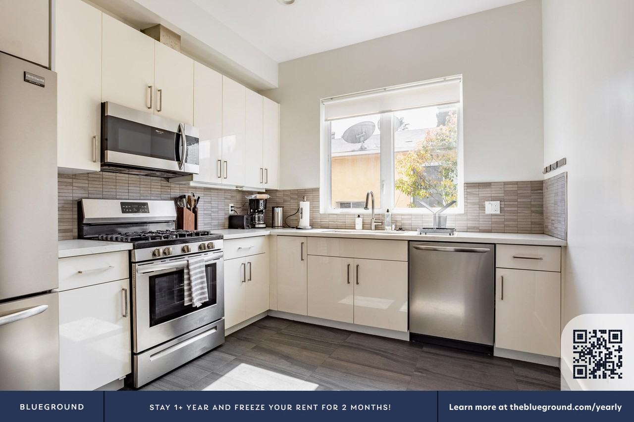 6020 W Beachwood Ln #1155 - Photo 7 of 26