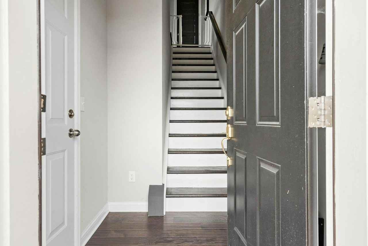 901 Brownstone Row - Photo 3 of 24