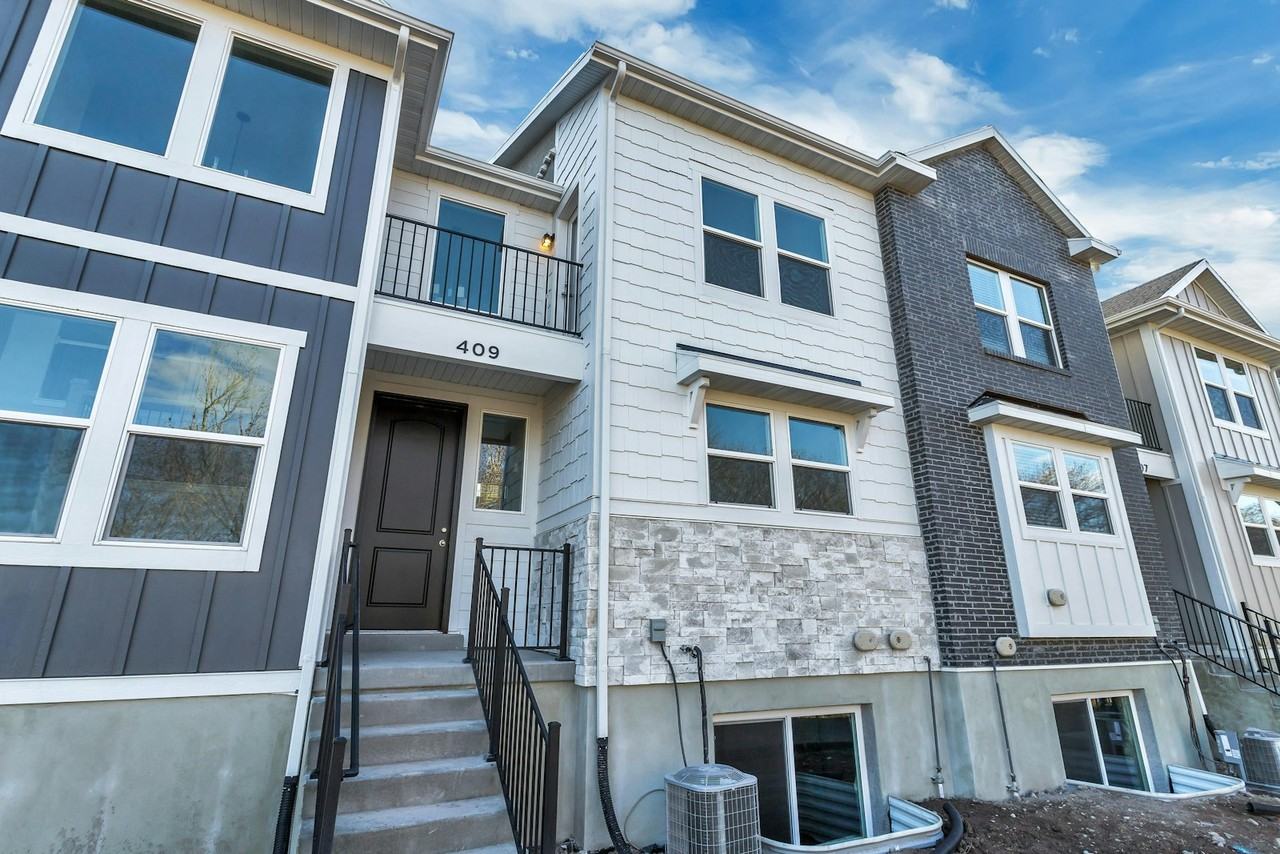 409 North 360 West, Unit Lakefront 709 - Photo 3 of 38