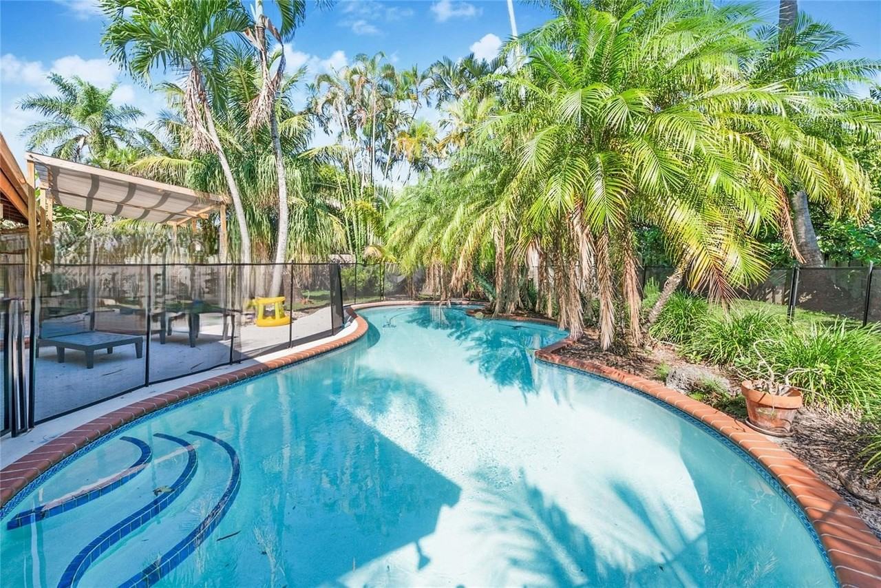 9451 E Calusa Club Dr - Photo 2 of 7