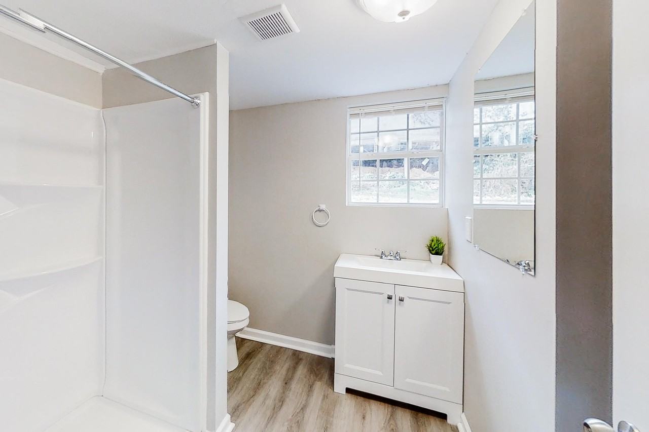 Burbank Dr Nw - Photo 5 of 17