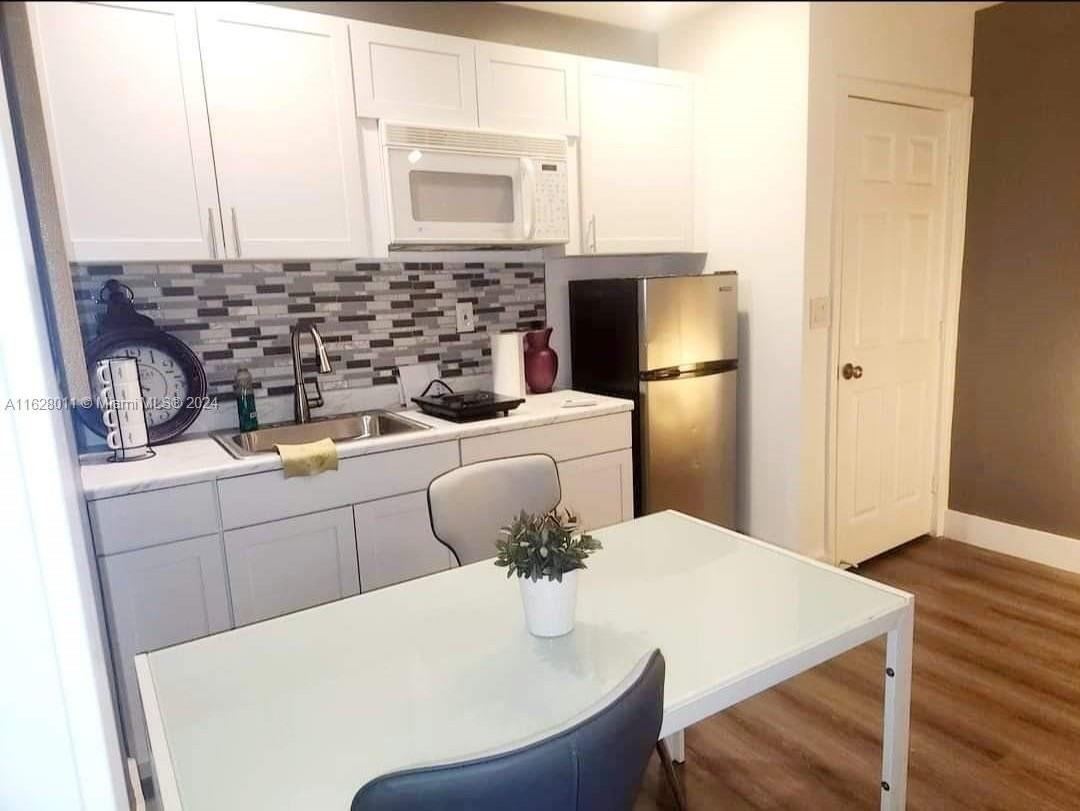 1679 Ne 182nd St - Photo 2 of 7