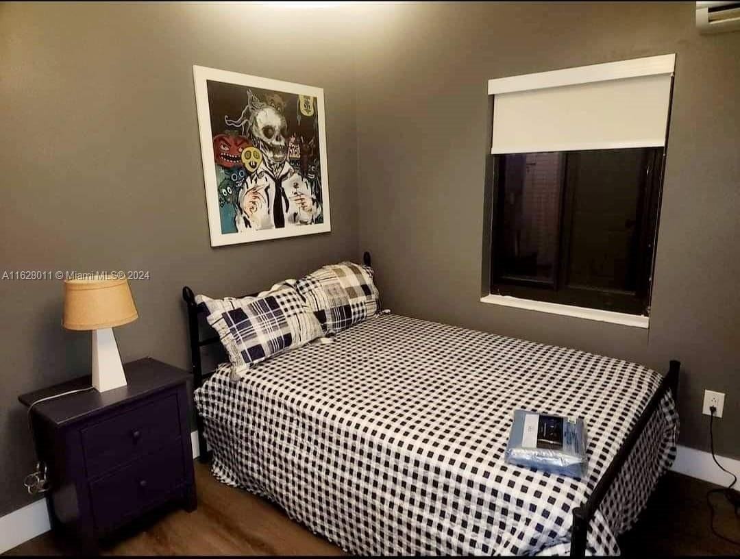 1679 Ne 182nd St - Photo 3 of 7