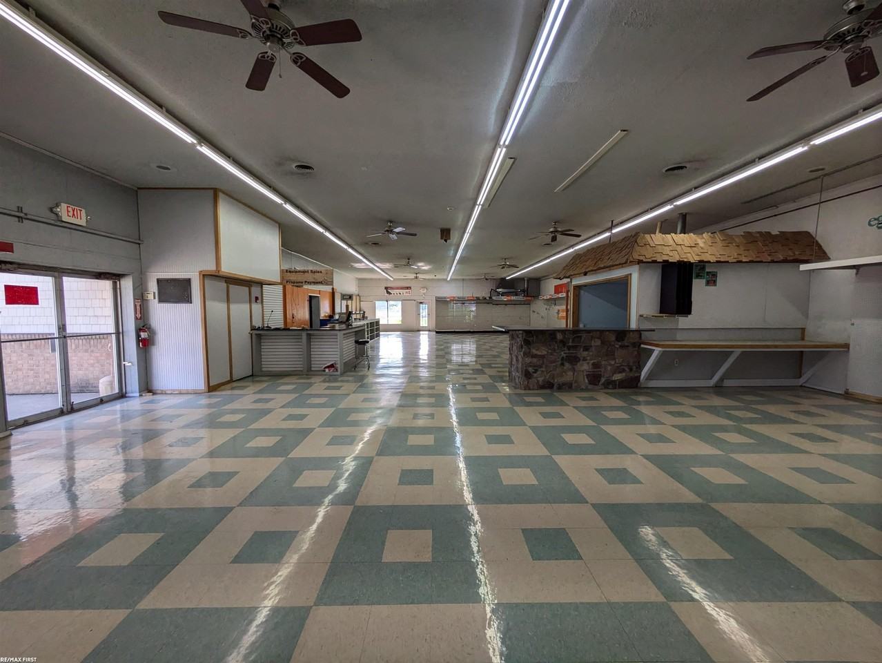 35850 Utica Rd - Photo 6 of 32