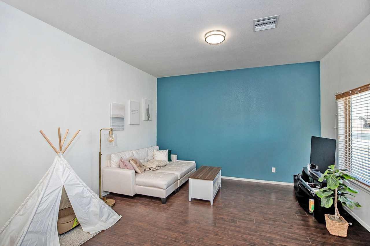 10319 E 39th Way - Photo 3 of 37