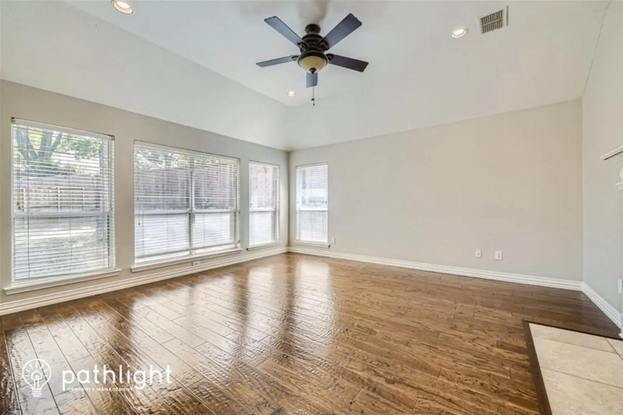 2208 Knob Hill Dr - Photo 2 of 19