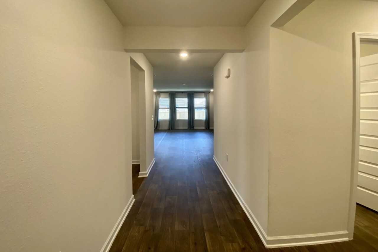 20726 Mercury Dr - Photo 3 of 23