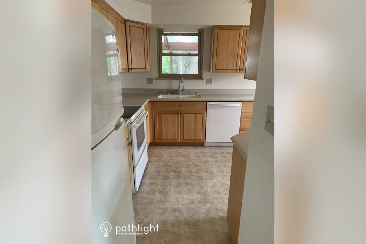 2106 S Zephyr St - Photo 2 of 10