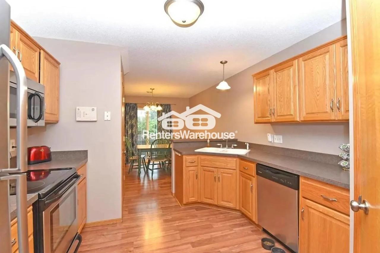 10929 Douglas Ln N - Photo 2 of 11