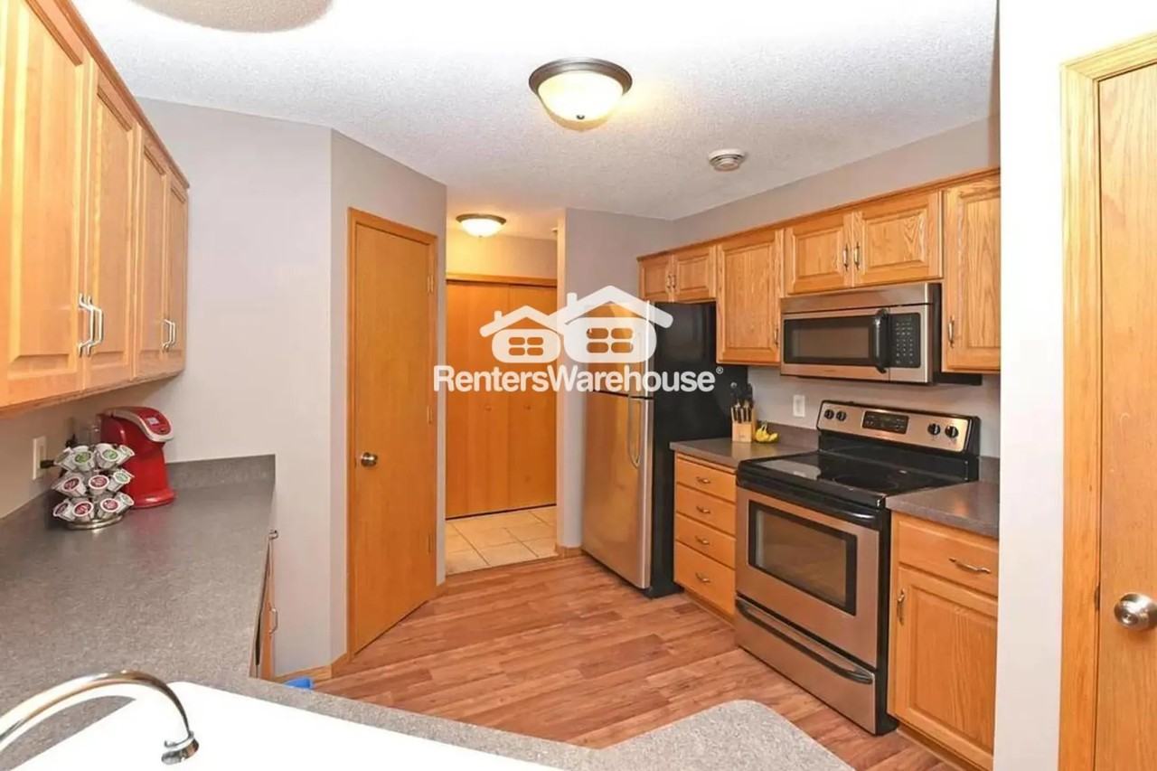 10929 Douglas Ln N - Photo 3 of 11