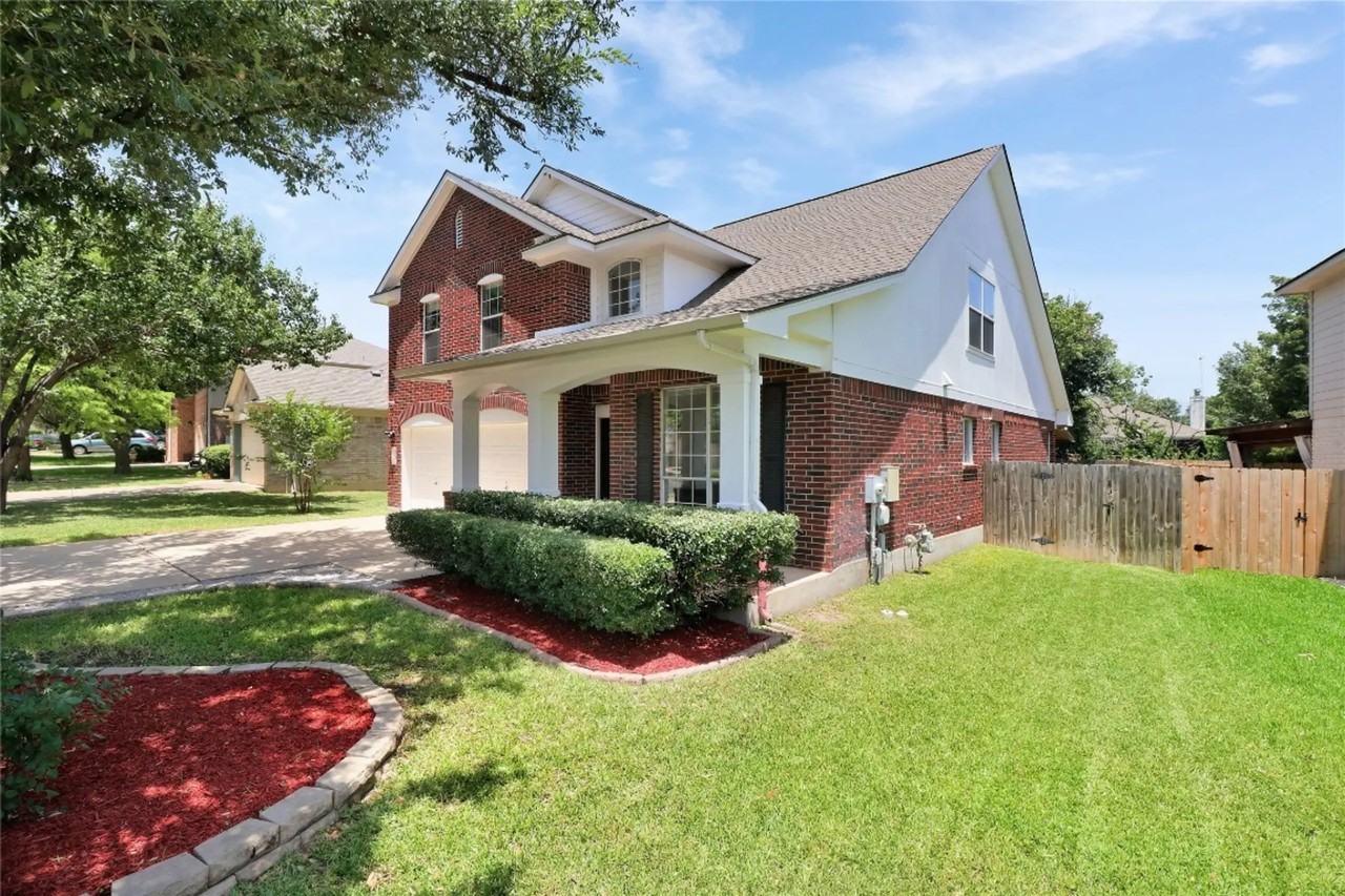 5008 Barlow Dr - Photo 2 of 31