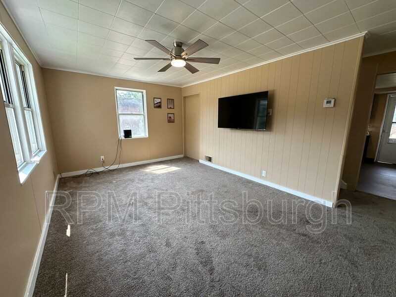 44 Duquesne Ct - Photo 2 of 12