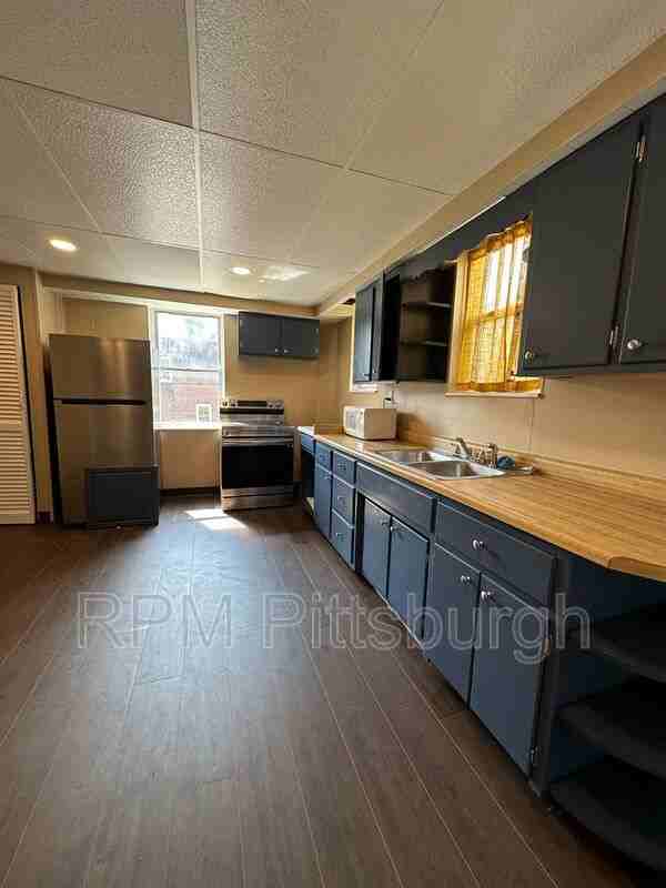 44 Duquesne Ct - Photo 3 of 12
