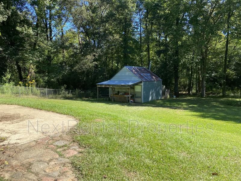 2858 Fairhill Dr - Photo 2 of 8