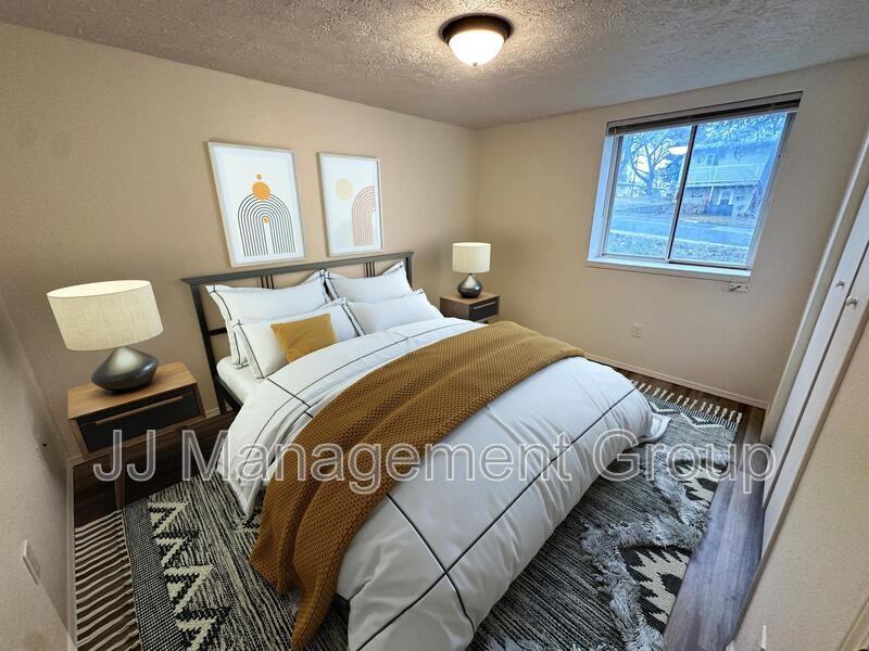 1219 2nd St - Photo 3 of 6