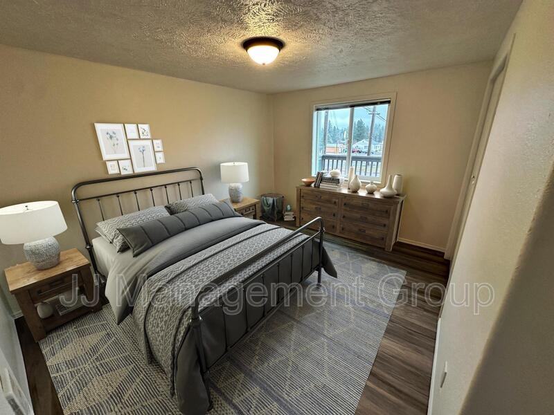 1219 2nd St - Photo 4 of 6