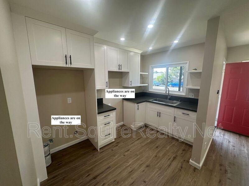 251 W 9th St - Photo 6 of 13