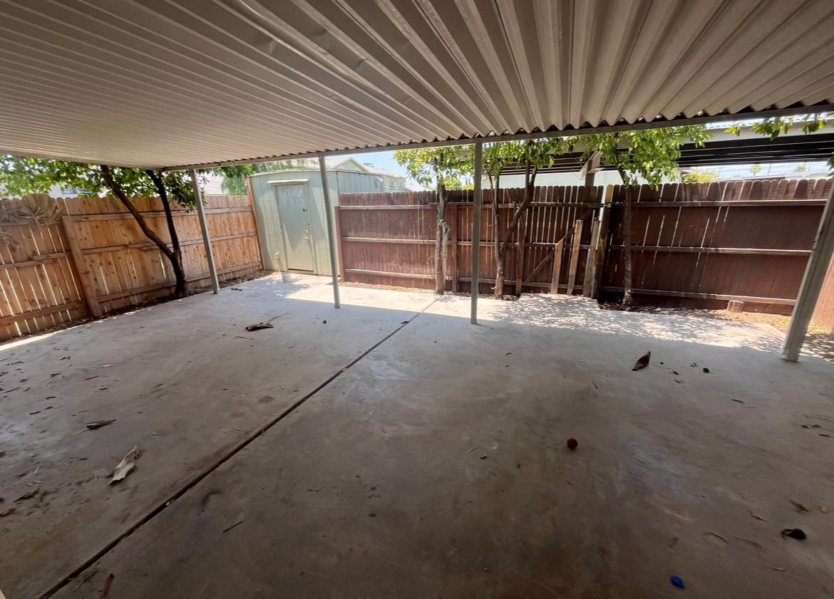 4701 N 26th Ln - Photo 6 of 7