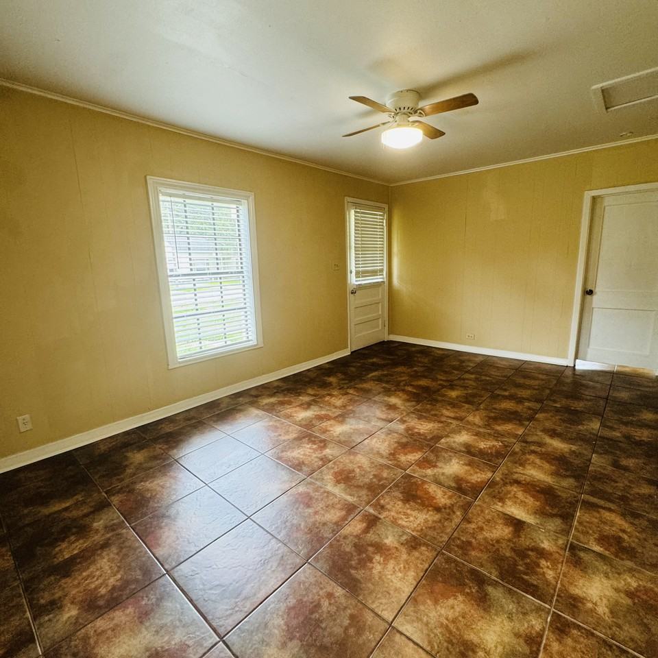 207 N 22Nd St - Photo 2 of 9
